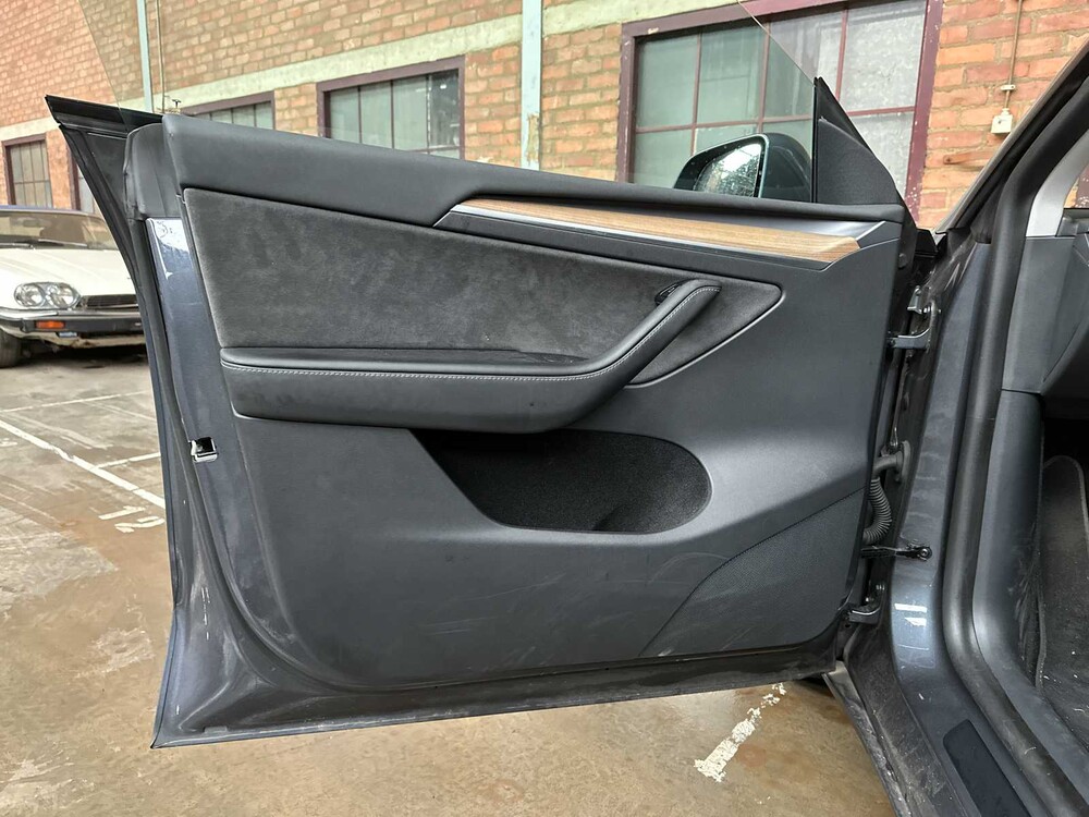 Tesla Model Y Long Range AWD 75kWh 351pk 2021, N-842-RT