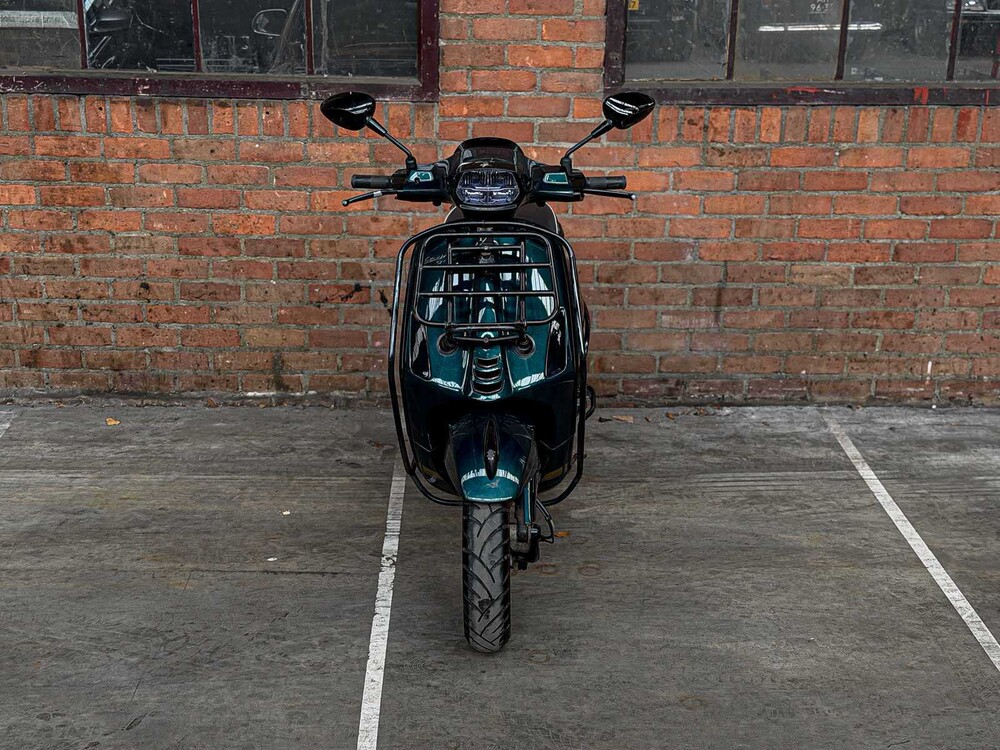 Piaggio Vespa Sprint 4T Sport 80cc (CUSTOM) -AKRAPOVIC- 2014 Roller, F-277-ZH