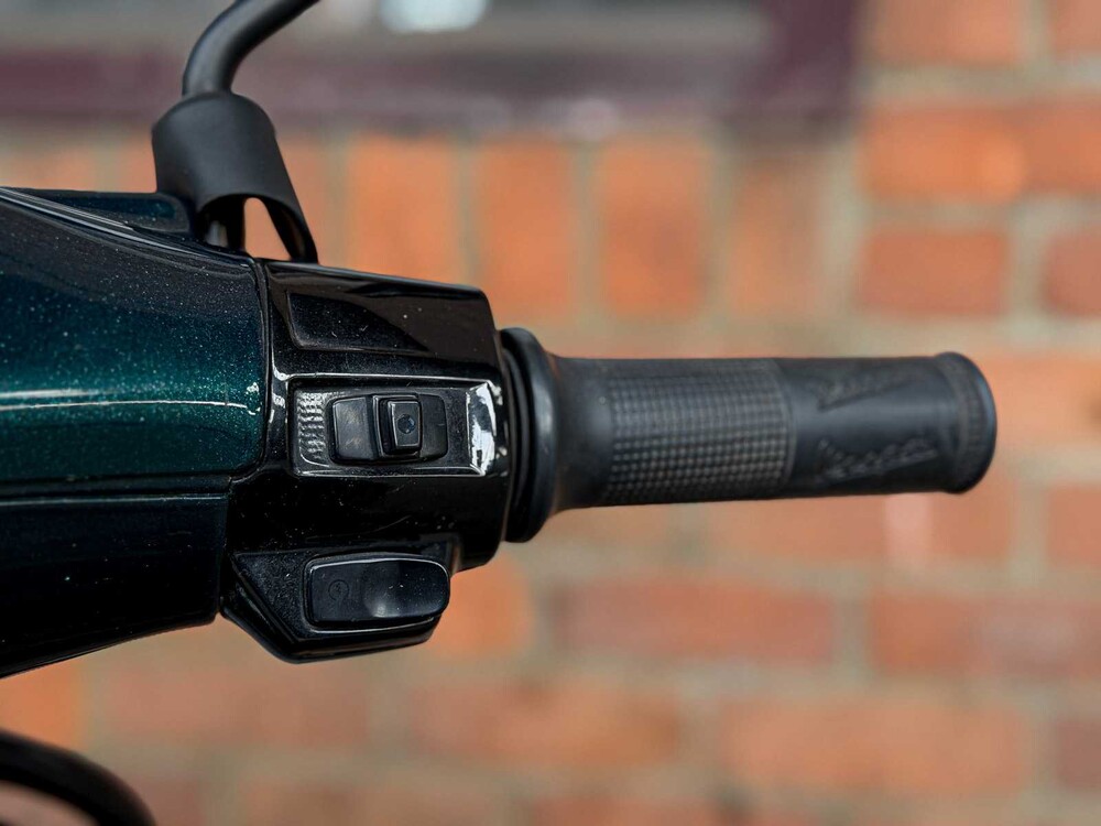 Piaggio Vespa Sprint 4T Sport 80cc (CUSTOM) -AKRAPOVIC- 2014 Roller, F-277-ZH