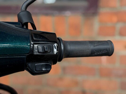 Piaggio Vespa Sprint 4T Sport 80cc (CUSTOM) -AKRAPOVIC- 2014 Roller, F-277-ZH