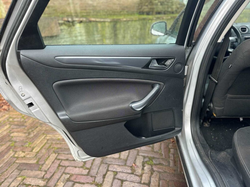 Ford Mondeo Wagon 2.0 TDCi Trend 116pk 2011, 85-PBB-8