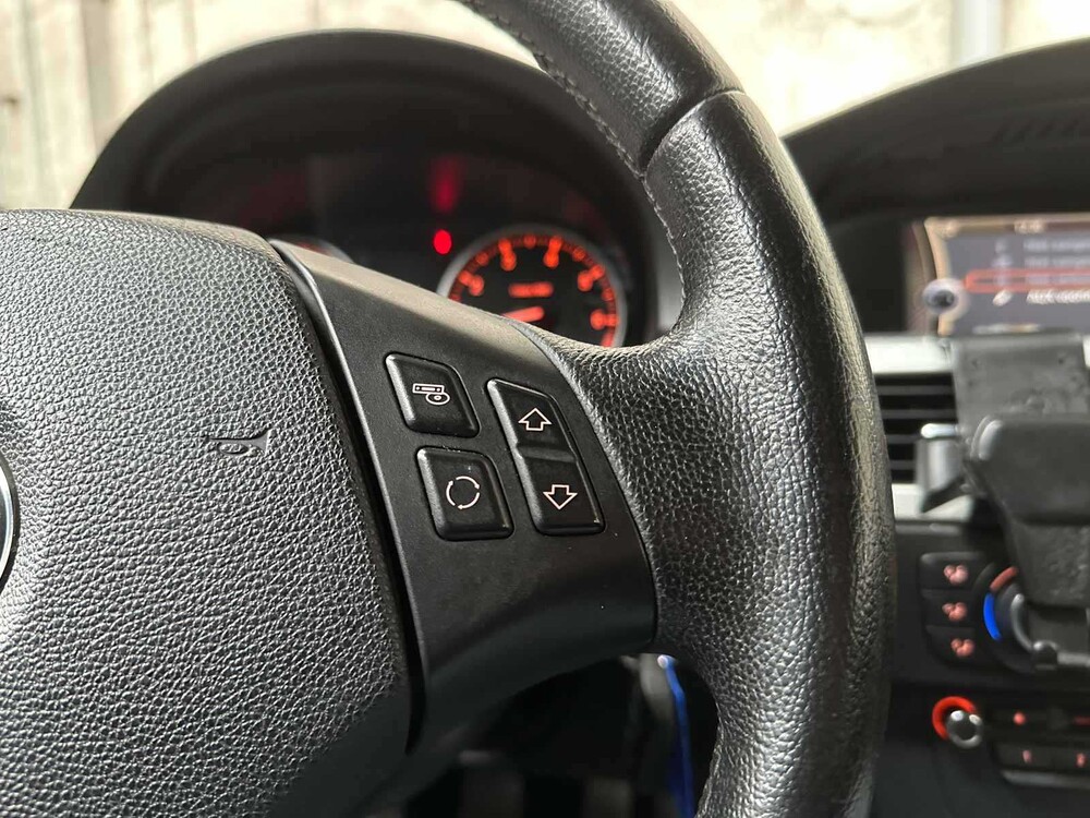 BMW 318i Touring Corporate Lease Luxury Line 136pk 2011 (Origineel-NL) 3-serie, 51-SKX-6