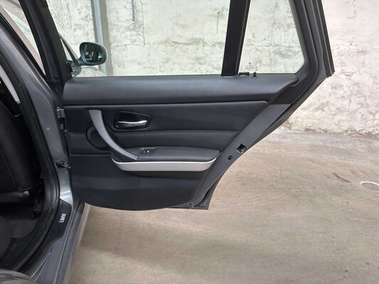 BMW 318i Touring Corporate Lease Luxury Line 136pk 2011 (Origineel-NL) 3-serie, 51-SKX-6