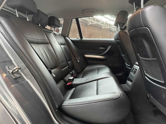BMW 318i Touring Corporate Lease Luxury Line 136pk 2011 (Origineel-NL) 3-serie, 51-SKX-6