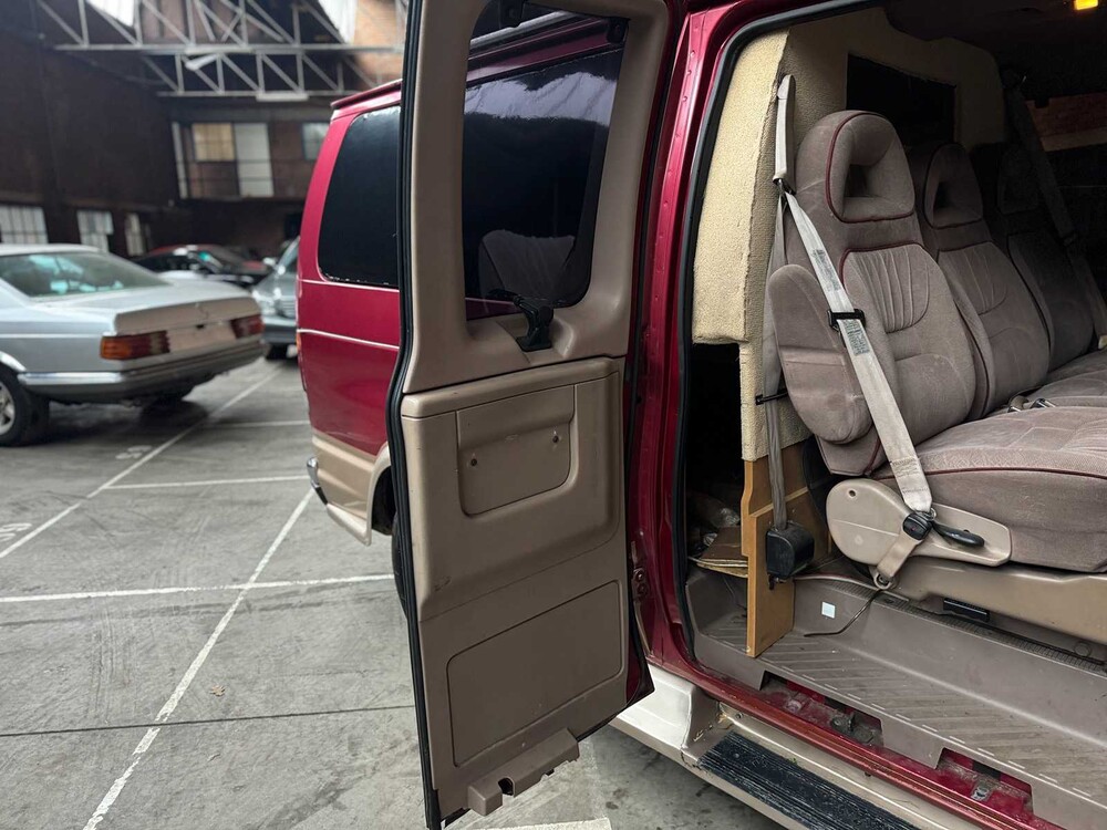 Ford E150 5.0 1993, 95-VH-NN