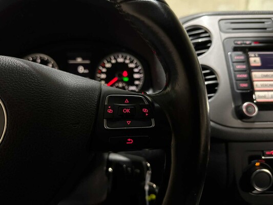 Volkswagen Tiguan 2.0 TDI Sport&&Style 4Motion 140 PS 2011 (Original-NL), 74-PNH-9