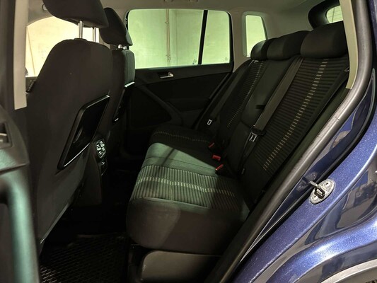 Volkswagen Tiguan 2.0 TDI Sport&&Style 4Motion 140 PS 2011 (Original-NL), 74-PNH-9
