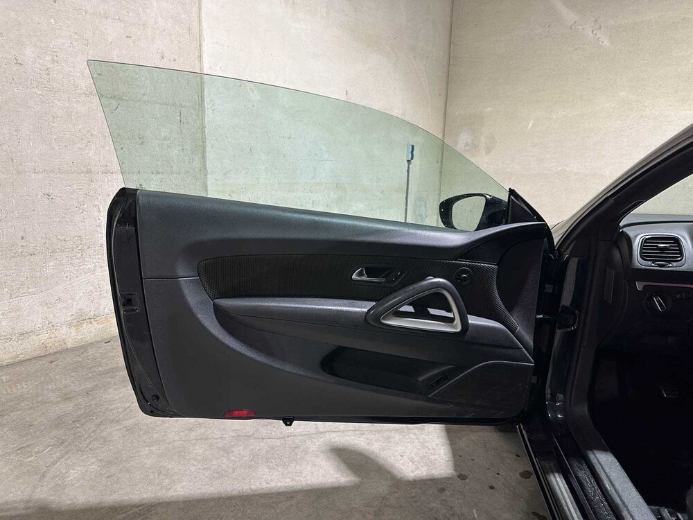 Volkswagen Scirocco 1.4 TSI Highline 122pk 2009, J-351-JG