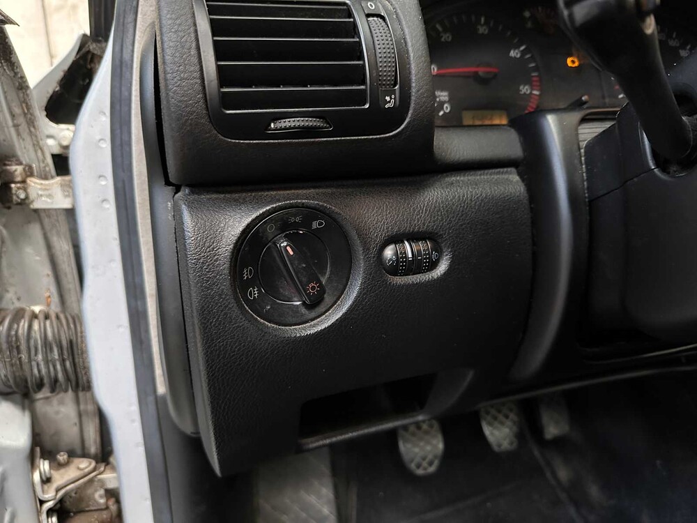 Volkswagen Passat 1.9 TDI Trendline 90pk 2000, 06-FD-FF