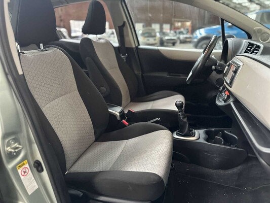 Toyota Yaris 1.3 VVTi Aspiration 2011 98pk, RB-304-D