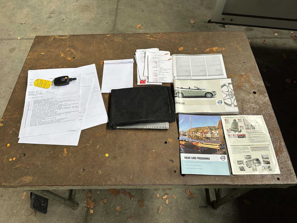 Volvo C70 Convertible 2.4 D5 Momentum 177pk 2007, 05-XL-LL