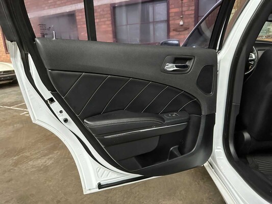 Dodge Charger RT HEMI 5.7 V8 375pk 2013