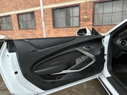 Chevrolet Camaro 1LT 2.0L I4 F DOHC 16V 275pk 2017