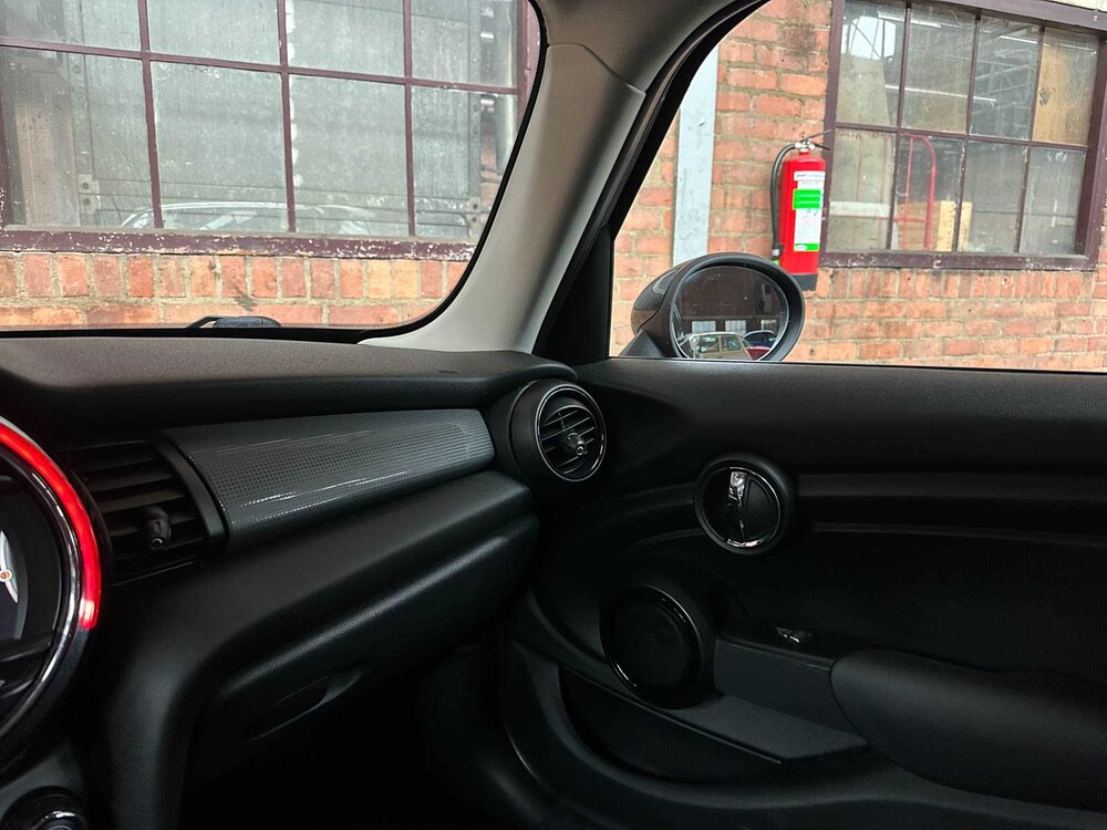 Mini Cooper 1.5 Business 136pk 2016 (Origineel-NL), KR-270-J