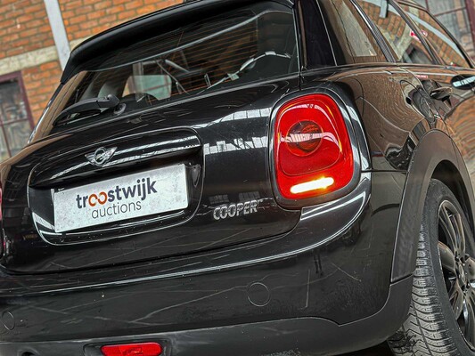 Mini Cooper 1.5 Business 136pk 2016 (Origineel-NL), KR-270-J
