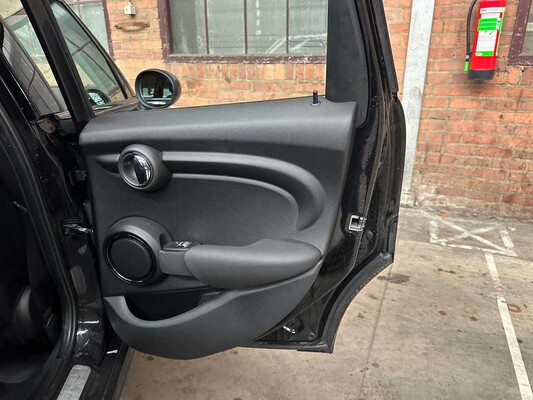 Mini Cooper 1.5 Business 136pk 2016 (Origineel-NL), KR-270-J