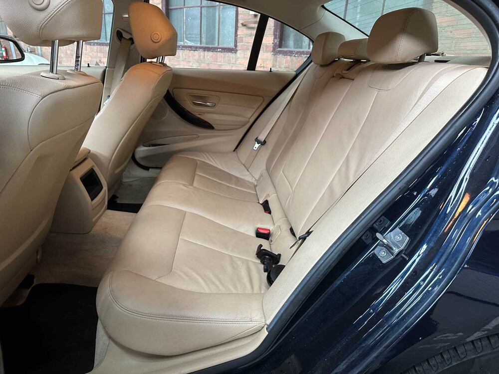 BMW 320i EfficientDynamics Edition Upgrade Edition 170pk 2013 (Origineel-NL) 3-serie, 1-SLL-03