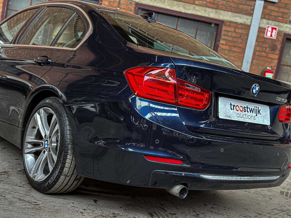 BMW 320i EfficientDynamics Edition Upgrade Edition 170pk 2013 (Origineel-NL) 3-serie, 1-SLL-03