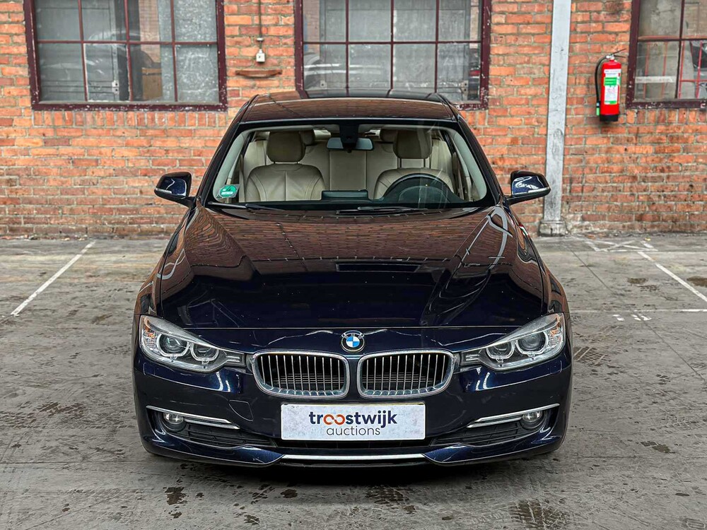BMW 320i EfficientDynamics Edition Upgrade Edition 170pk 2013 (Origineel-NL) 3-serie, 1-SLL-03