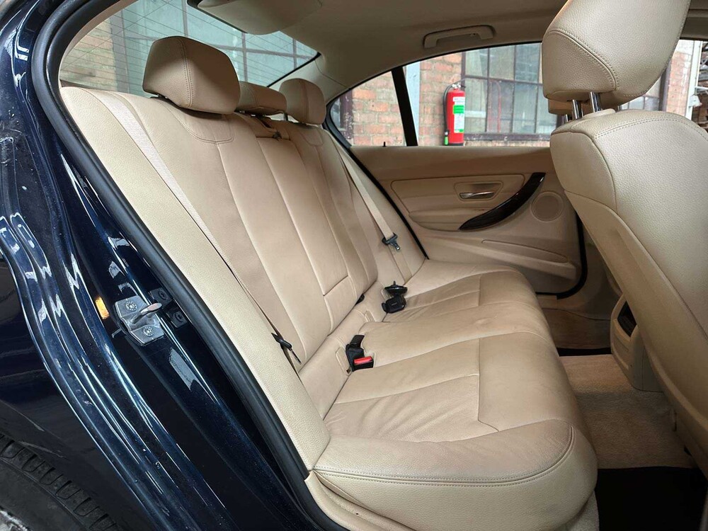 BMW 320i EfficientDynamics Edition Upgrade Edition 170pk 2013 (Origineel-NL) 3-serie, 1-SLL-03