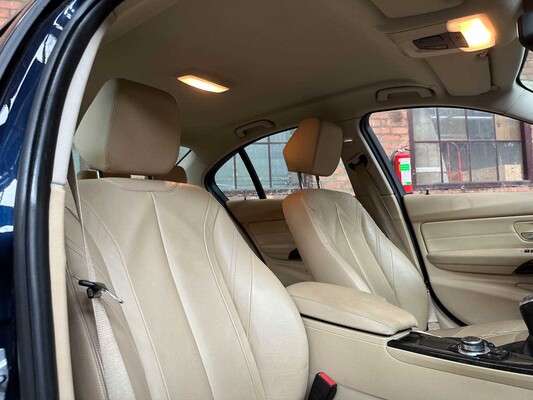 BMW 320i EfficientDynamics Edition Upgrade Edition 170pk 2013 (Origineel-NL) 3-serie, 1-SLL-03