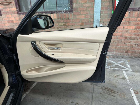 BMW 320i EfficientDynamics Edition Upgrade Edition 170pk 2013 (Origineel-NL) 3-serie, 1-SLL-03