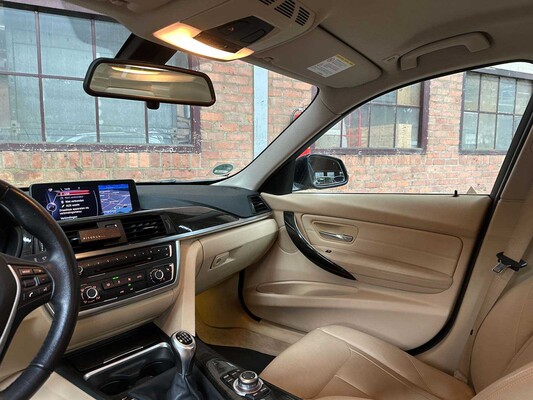 BMW 320i EfficientDynamics Edition Upgrade Edition 170pk 2013 (Origineel-NL) 3-serie, 1-SLL-03