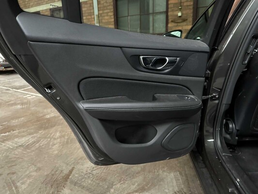 Volvo V60 2.0 T4 Moment.Pro 188pk 2019, ZP-740-L