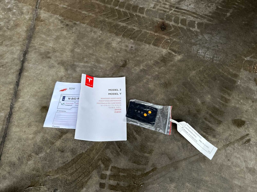 Tesla Model Y Long Range AWD 75kWh 351pk 2021, N-842-RT