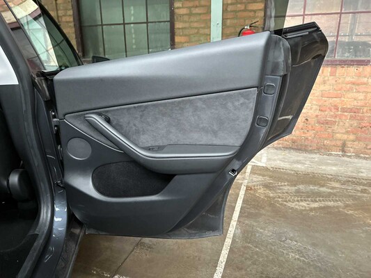 Tesla Model Y Long Range AWD 75kWh 351pk 2021, N-842-RT