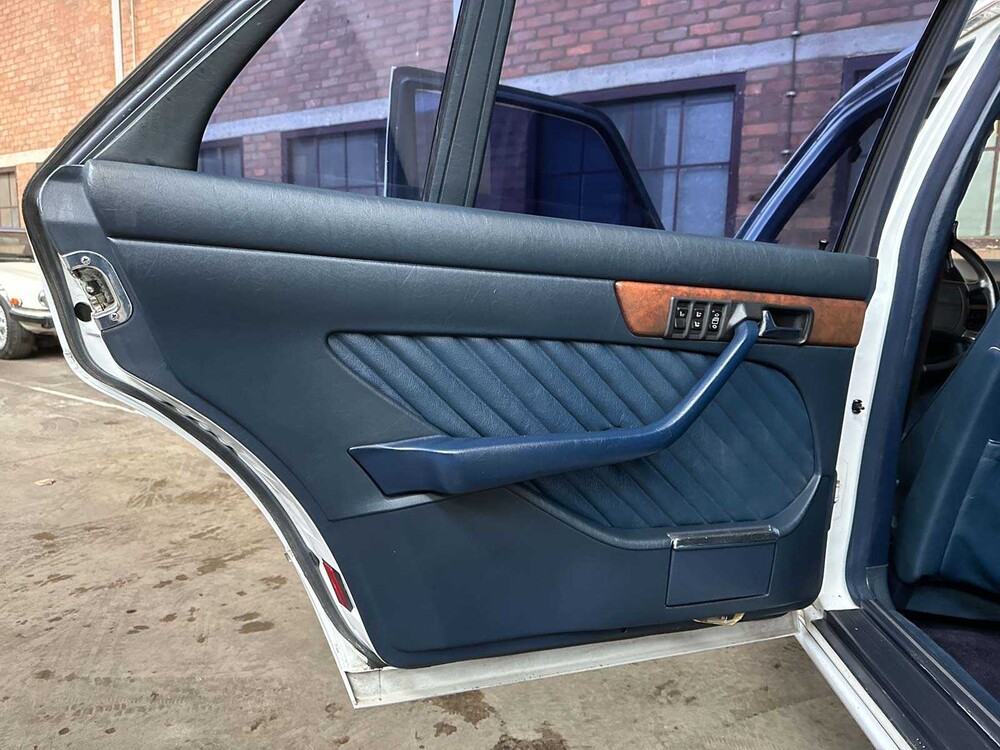 Mercedes-Benz 560 SEL Sedan 4-Deurs 5.6 V8 SOHC 16v 1990 