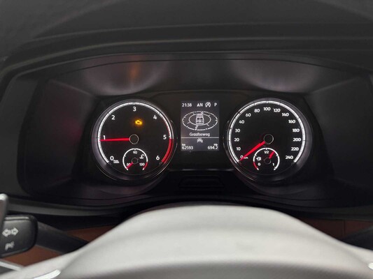 Volkswagen Transporter T6 VIP California Kampeerwagen 180pk 2021, HFF-38-X