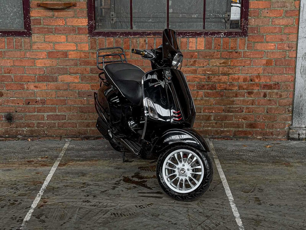 Piaggio Vespa Sprint 4T Sport Scooter, DBF-37-H