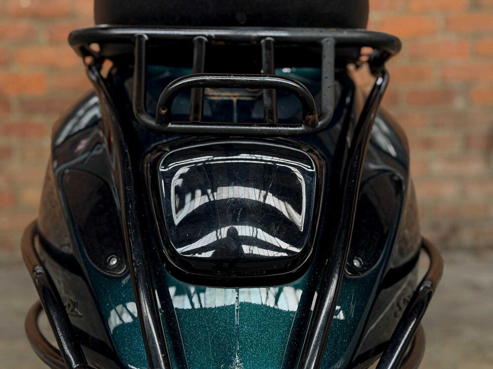 Piaggio Vespa Sprint 4T Sport 80cc (CUSTOM) -AKRAPOVIC- 2014 Scooter, F-277-ZH