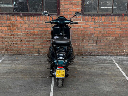 Piaggio Vespa Sprint 4T Sport 80cc (CUSTOM) -AKRAPOVIC- 2014 Scooter, F-277-ZH