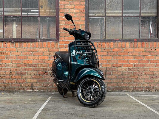 Piaggio Vespa Sprint 4T Sport 80cc (CUSTOM) -AKRAPOVIC- 2014 Scooter, F-277-ZH