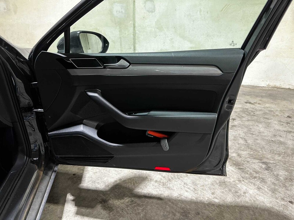 Volkswagen Passat Variant 1.5 TSI Business 150pk 2020 (Origineel-NL+1e eignaar), J-046-XK