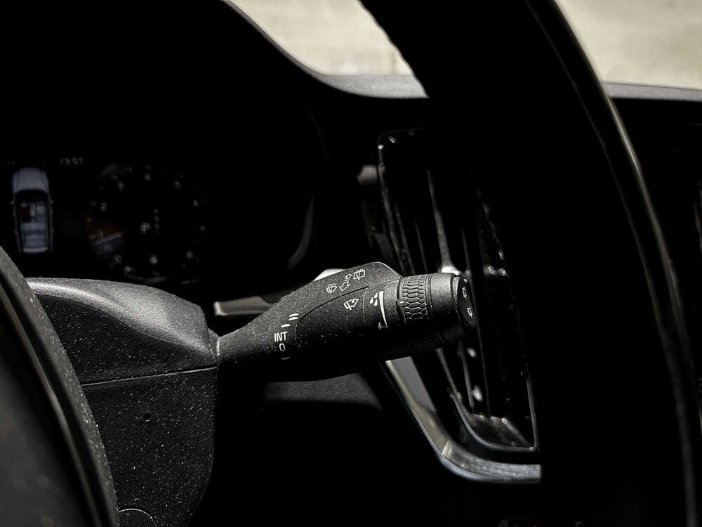 Volvo V60 2.0 B3 Momentum Advantage 163pk 2020 (Origineel-NL+1e eigenaar), K-370-BF