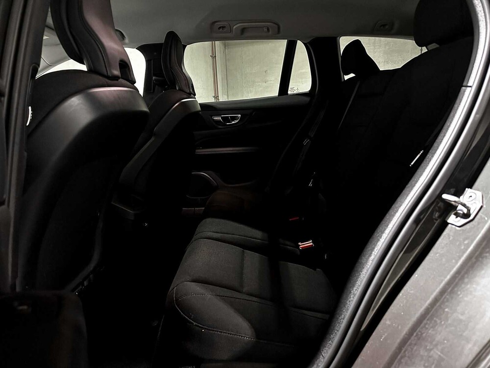 Volvo V60 2.0 B3 Momentum Advantage 163pk 2020 (Origineel-NL+1e eigenaar), K-370-BF