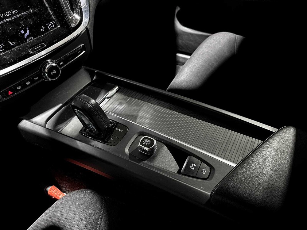 Volvo V60 2.0 B3 Momentum Advantage 163pk 2020 (Origineel-NL+1e eigenaar), K-370-BF