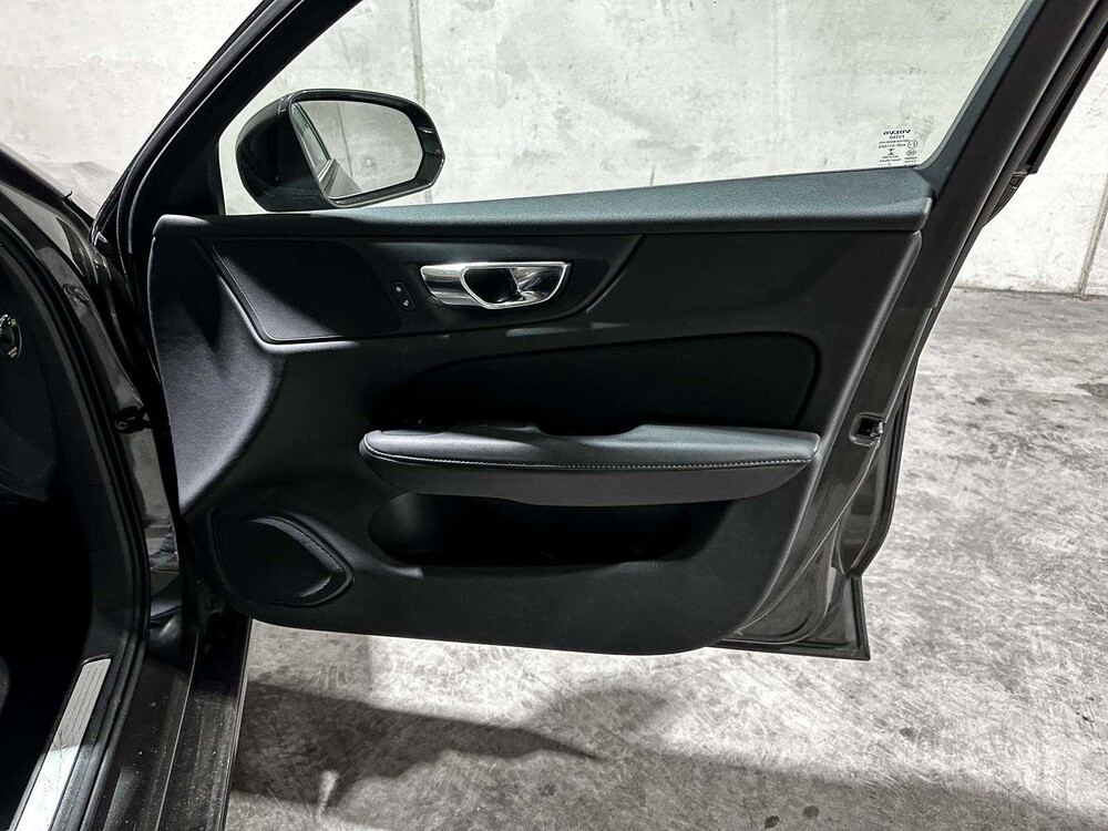 Volvo V60 2.0 B3 Momentum Advantage 163pk 2020 (Origineel-NL+1e eigenaar), K-370-BF