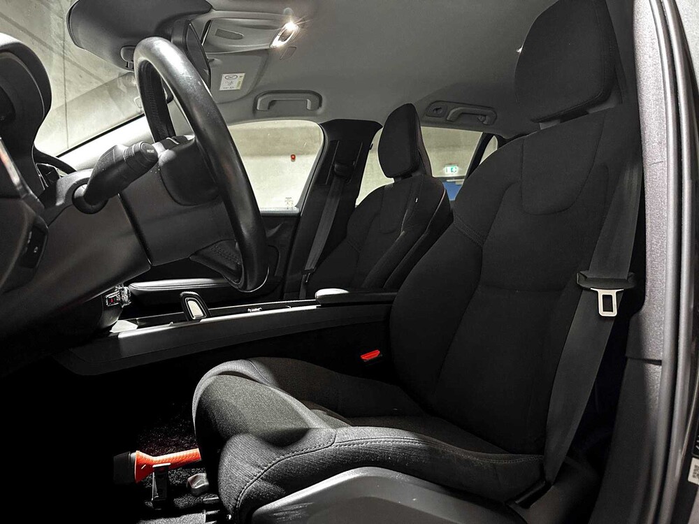 Volvo V60 2.0 B3 Momentum Advantage 163pk 2020 (Origineel-NL+1e eigenaar), K-370-BF