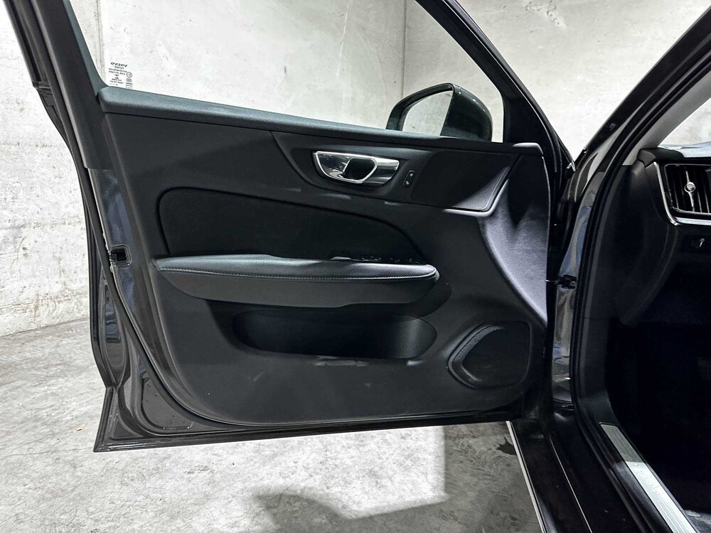 Volvo V60 2.0 B3 Momentum Advantage 163pk 2020 (Origineel-NL+1e eigenaar), K-370-BF