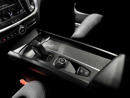 Volvo V60 2.0 B3 Momentum Advantage 163pk 2020 (Origineel-NL+1e eigenaar), K-370-BF