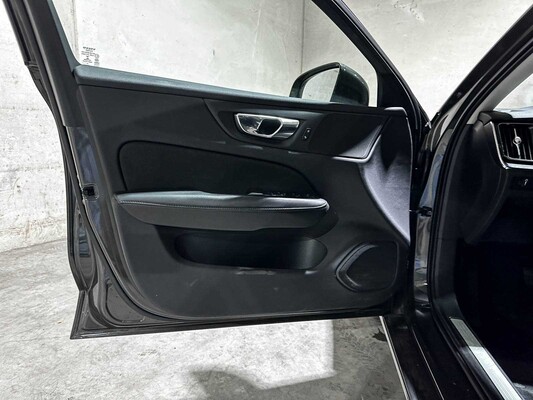 Volvo V60 2.0 B3 Momentum Advantage 163pk 2020 (Origineel-NL+1e eigenaar), K-370-BF
