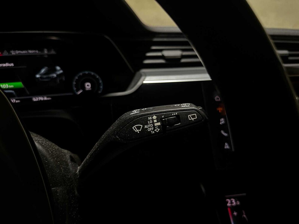 Audi e-tron 50 Quattro Business Edition 313 PS 2020 (Original-NL), J-761-NS