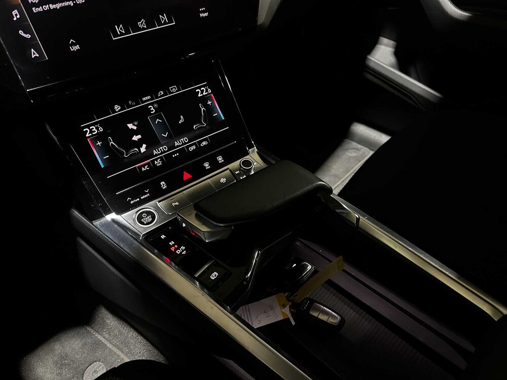 Audi e-tron 50 Quattro Business Edition 313 PS 2020 (Original-NL), J-761-NS