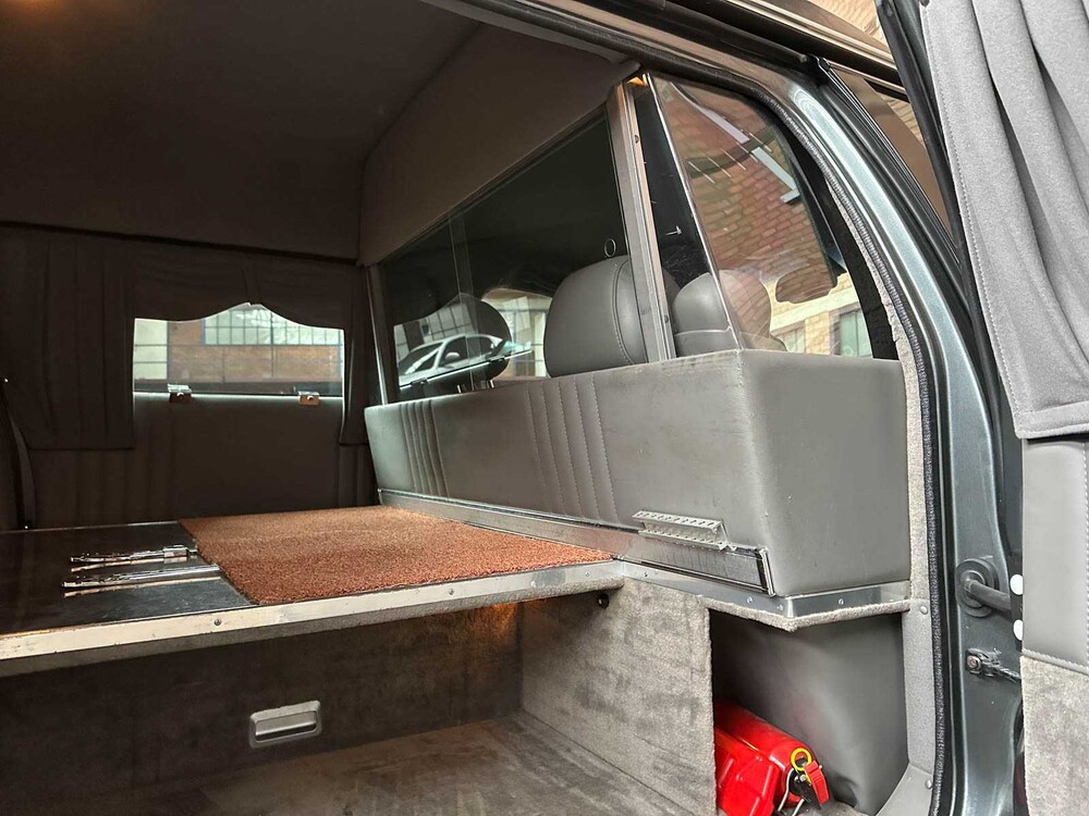 Cadillac DeVille Miller Meteor Leichenwagen 4,6 V8 279 PS 2005 Leichenwagen