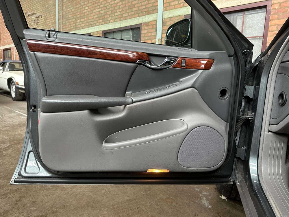 Cadillac DeVille Miller Meteor Leichenwagen 4,6 V8 279 PS 2005 Leichenwagen