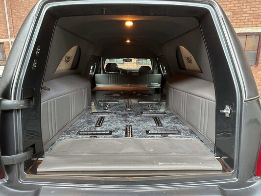 Cadillac DeVille Miller Meteor Leichenwagen 4,6 V8 279 PS 2005 Leichenwagen